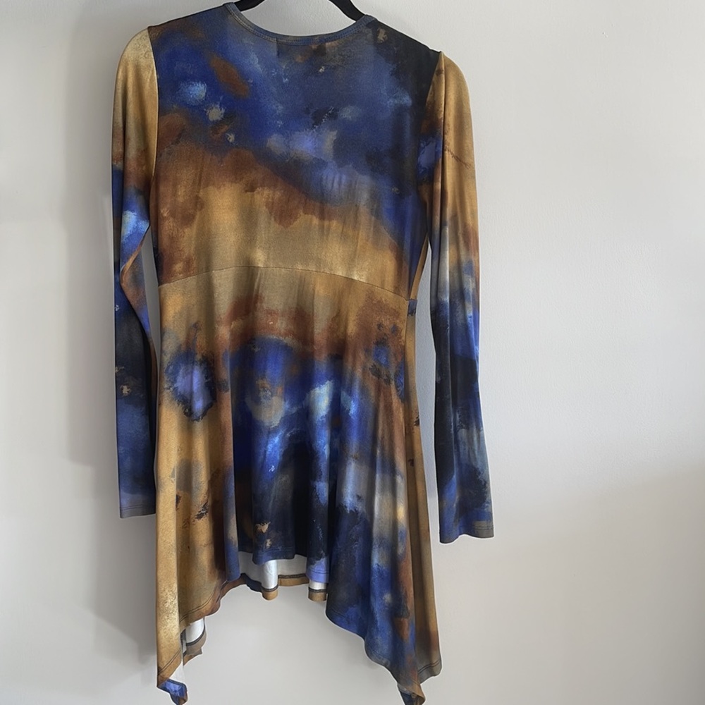 Karen Kane tie dyed empire waist hippie shirt. Asymmetrical style - Picture 5 of 5